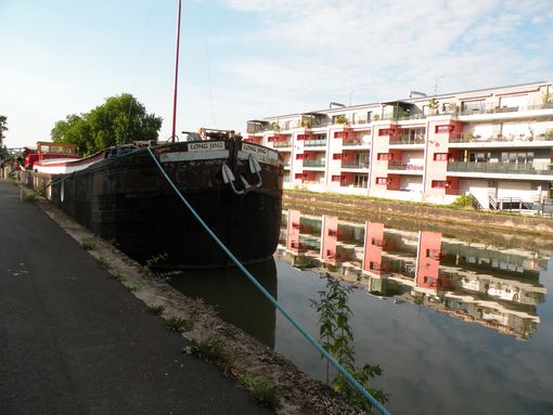  péniche sur le canal